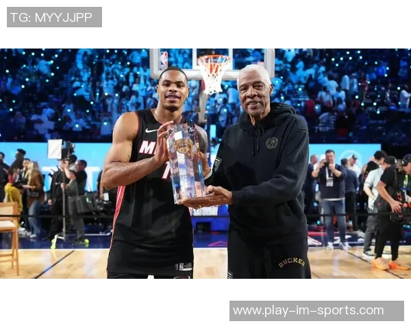 凯沙约翰逊砍下14分12板坚持自我展现热火风格篮球魅力